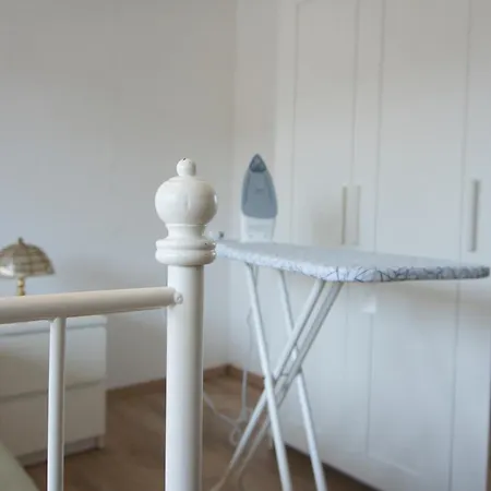 Helle City-wohnung Mit Balkon