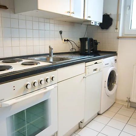 Helle City-wohnung Mit Balkon